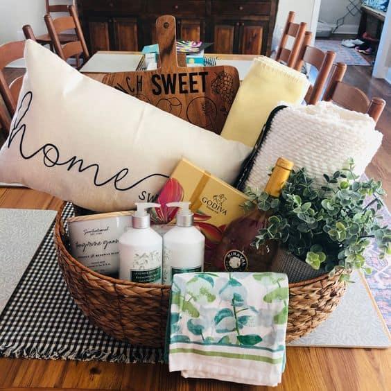 10 Gift Basket Ideas That Make Perfect Housewarming Gifts